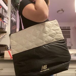 NEW BALANCE 🚨brand new🚨quilted tote bag